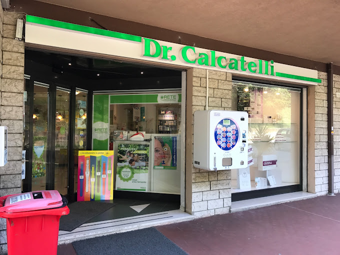 Ingresso della farmacia "Calcatelli"